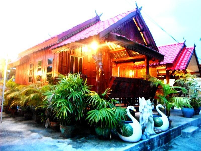 Suksomjai Hotel Rayong Buitenkant foto